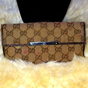 Gucci ladies wallet.